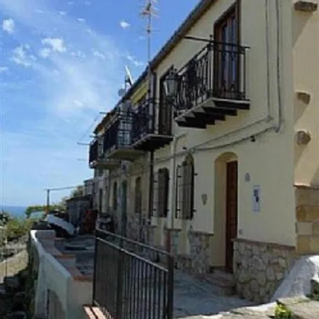 Casa Mezzavia Apartment Cefalu